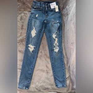 NWT Aeropostale high-rise curvy ripped jegging, size 000
